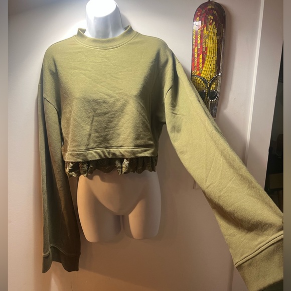 Puma X Fenty Cropped wide arm cropped sweatshirt in Olive green. Wm Sm/Medium - Picture 2 of 11